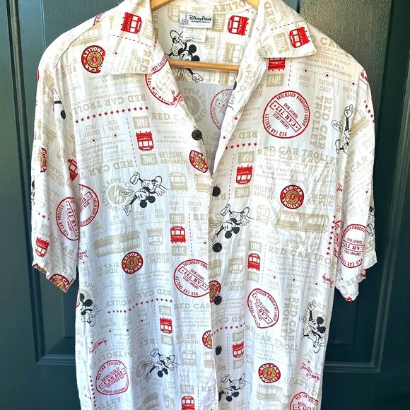 Men's Disney Parks Sz M DCA Button Down Short Sleeve Red Car Trolley Shirt Rayon - Picture 1 of 7